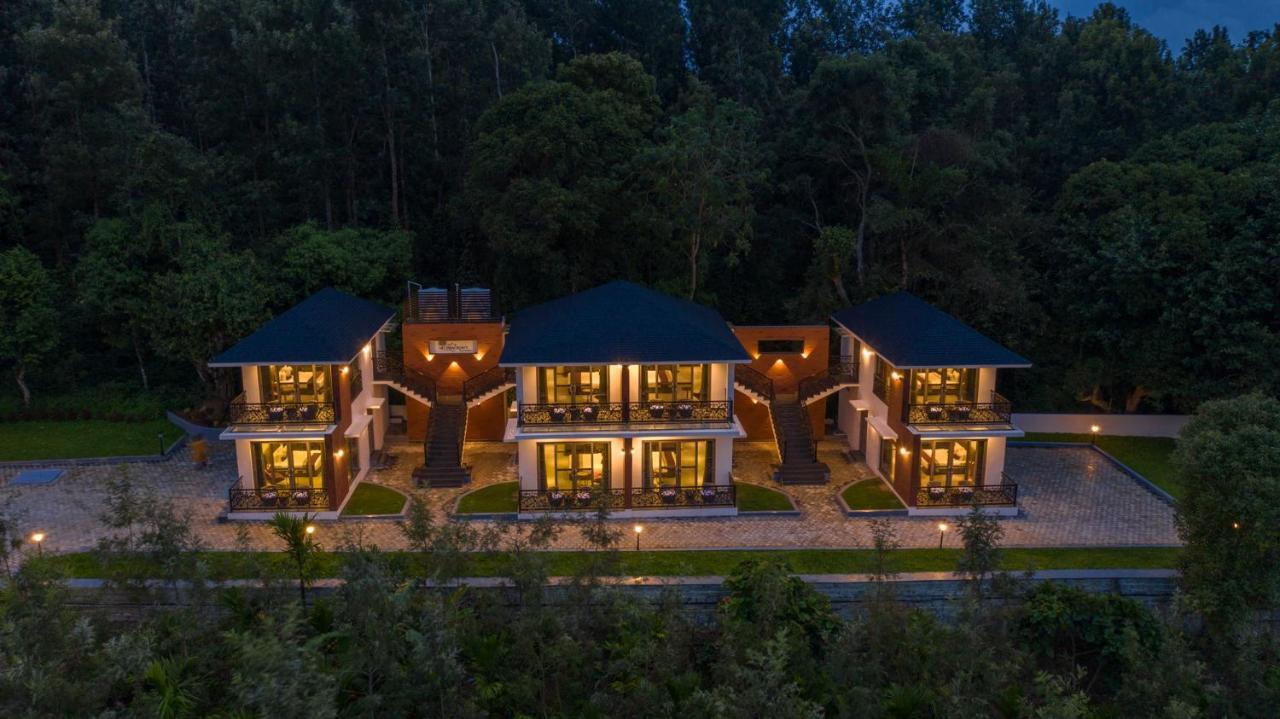 Vismita County Hotel Chikmagalur Bagian luar foto