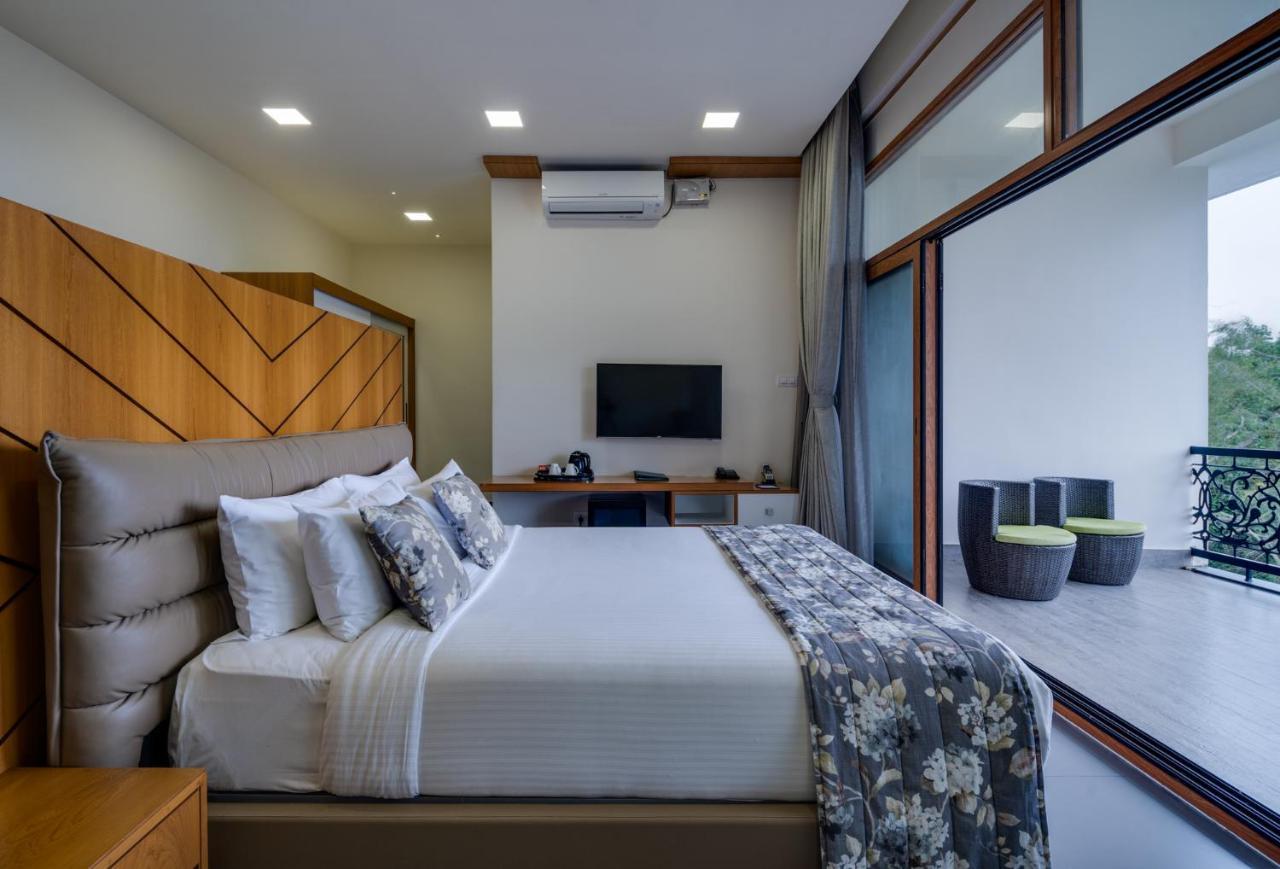 Vismita County Hotel Chikmagalur Bagian luar foto