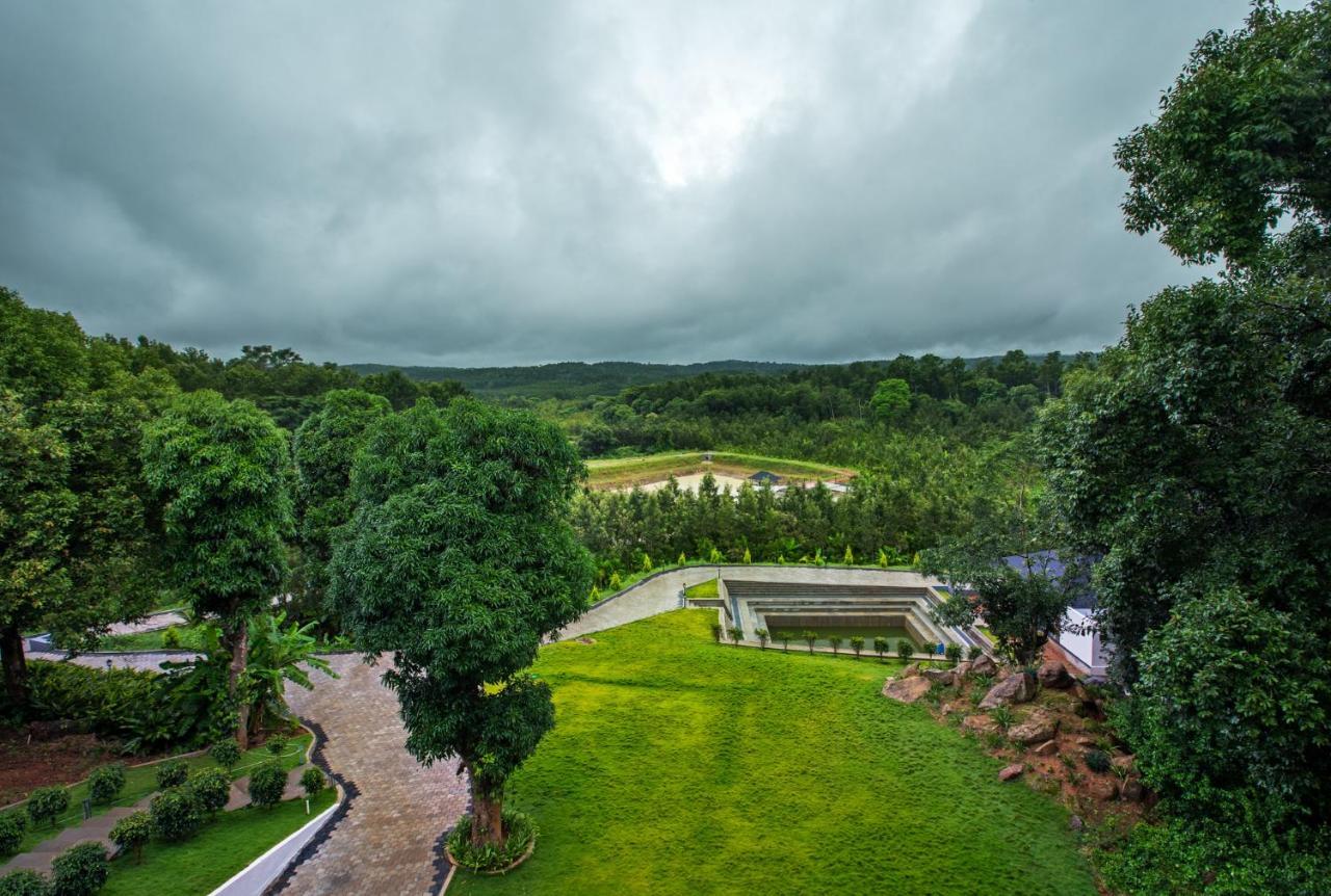 Vismita County Hotel Chikmagalur Bagian luar foto