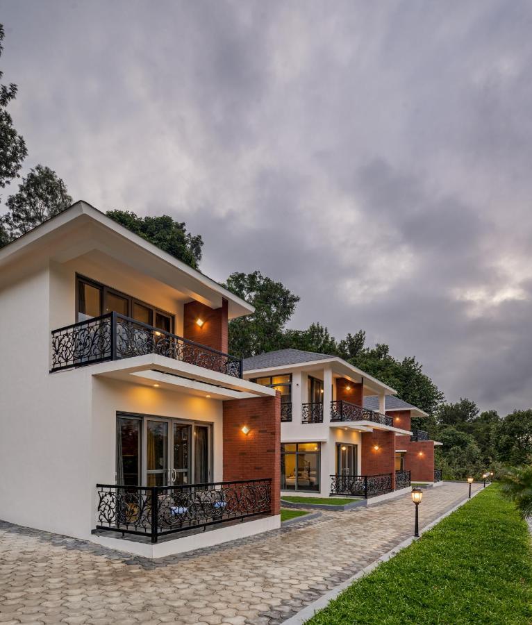 Vismita County Hotel Chikmagalur Bagian luar foto