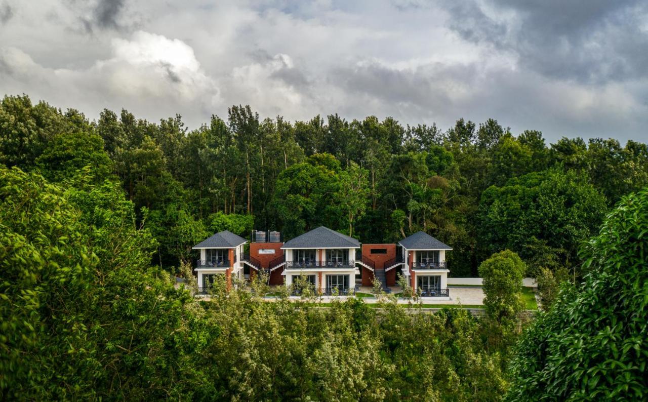 Vismita County Hotel Chikmagalur Bagian luar foto