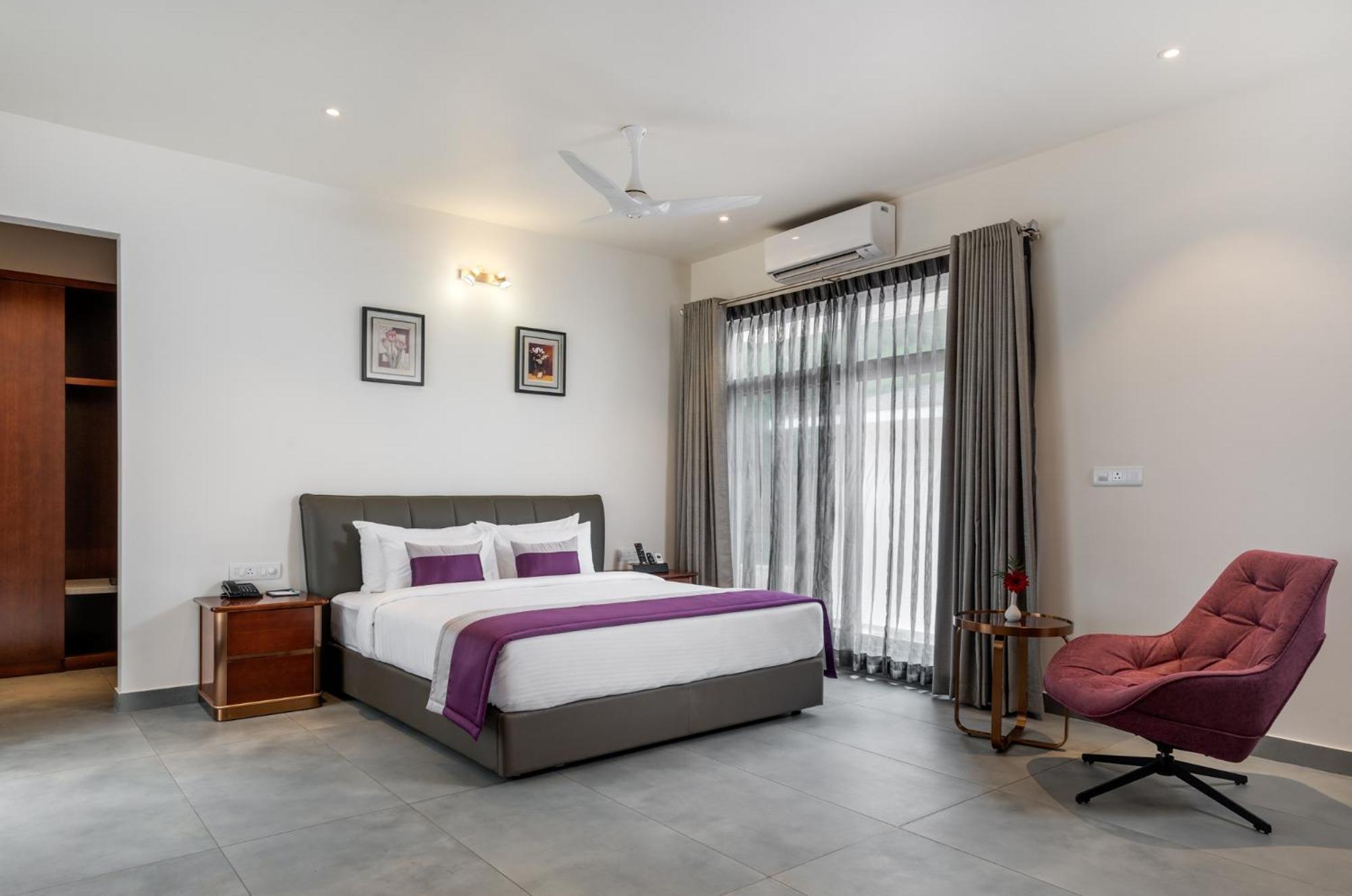 Vismita County Hotel Chikmagalur Bagian luar foto