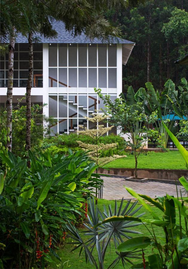 Vismita County Hotel Chikmagalur Bagian luar foto